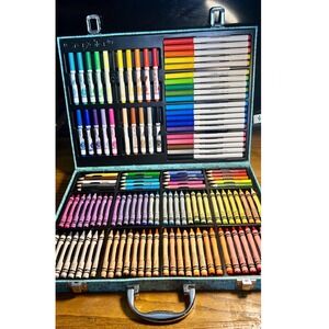 Crayola Minions 2015  markers color pencils 140pc Set art set retired color case